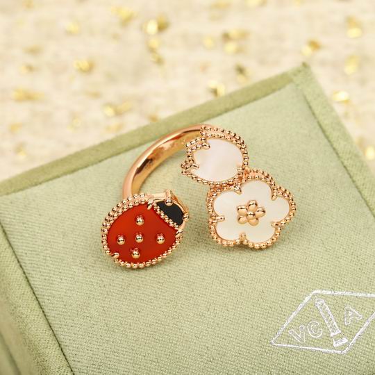 Van Cleef & Arpels ring 06lyh14
